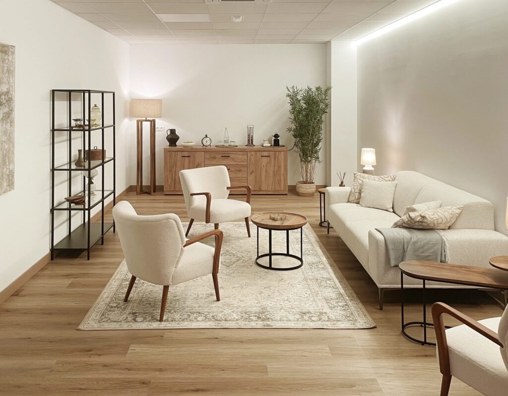 Las Almas Institut Palma de Mallorca, Empfangsbereich mit Sesseln und Sofa