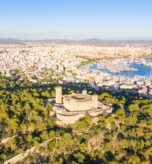 Luftaufnahme von Palma de Mallorca mit Hafen und Kathedrale
